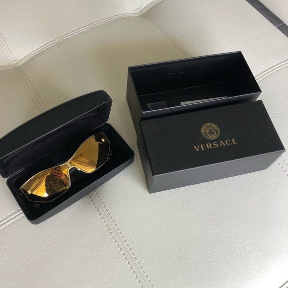SOLD🎉NEW Gold Versace Hexagon Sunglasses - Picture 2 of 8
